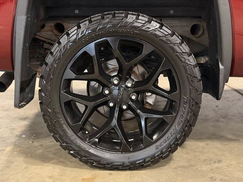 Used 2016 GMC Sierra 1500 SLT w/ All-Terrain Package AWD/4WD image 9