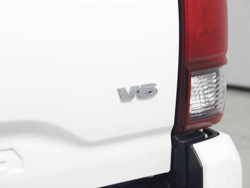 Used 2022 Toyota Tacoma SR image 30