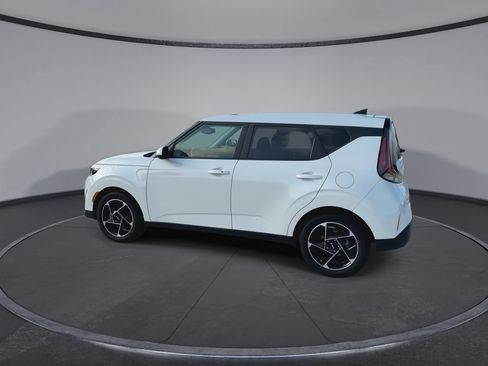 Used 2024 Kia Soul EX FWD image 6