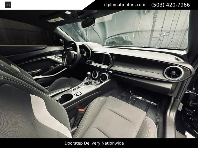 Used 2018 Chevrolet Camaro SS RWD image 17