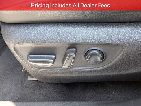 Used 2023 Toyota Highlander XLE AWD/4WD image 22