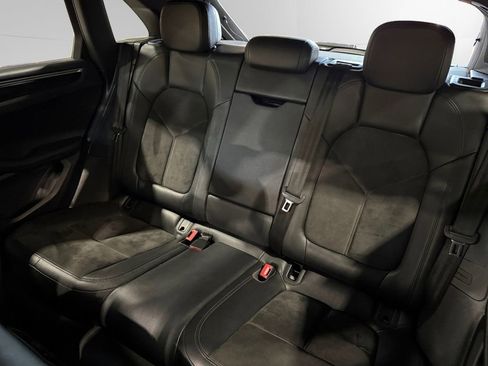 Used 2018 Porsche Macan Base w/ Premium Package image 22