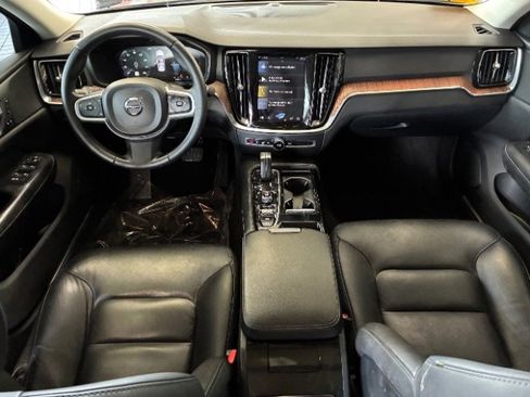 Used 2021 Volvo S60 T8 R-Design Expression image 3