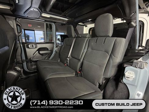 Used 2025 Jeep Wrangler Unlimited Rubicon 4xe w/ Convenience Group AWD/4WD image 22