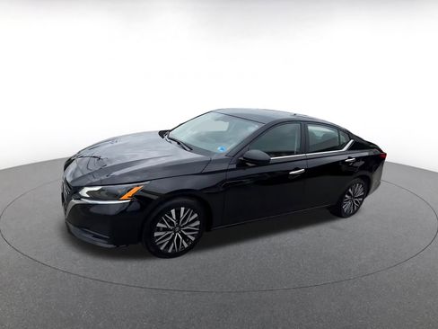 Used 2025 Nissan Altima 2.5 SV FWD image 8