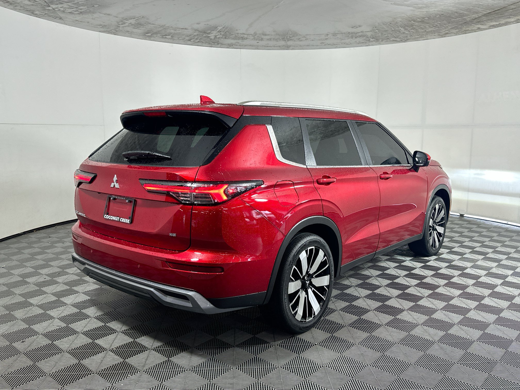 Used 2026 Mitsubishi Outlander SE FWD image 3
