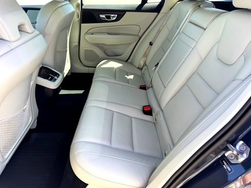 Used 2020 Volvo V60 T5 Inscription w/ Protection Package Premier image 18