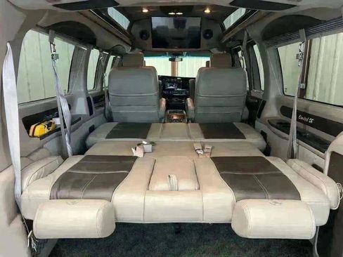 Used 2017 Chevrolet Express 2500 image 36