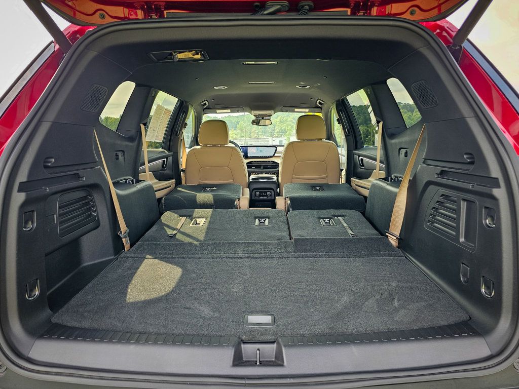 Used 2026 Buick Enclave Preferred w/ LPO, Floor Liner Package AWD/4WD image 37