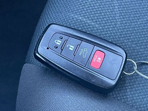 Used 2025 Toyota RAV4 XLE image 22