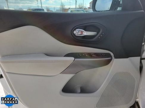 Used 2019 Jeep Cherokee Limited w/ Technology Group AWD/4WD image 17