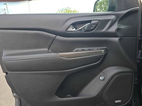 Used 2018 GMC Acadia SLT image 22