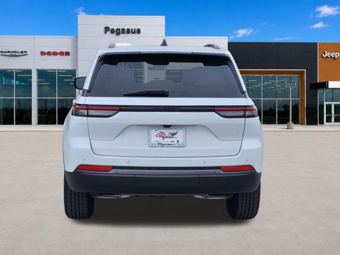New 2026 Jeep Grand Cherokee Altitude RWD image 8