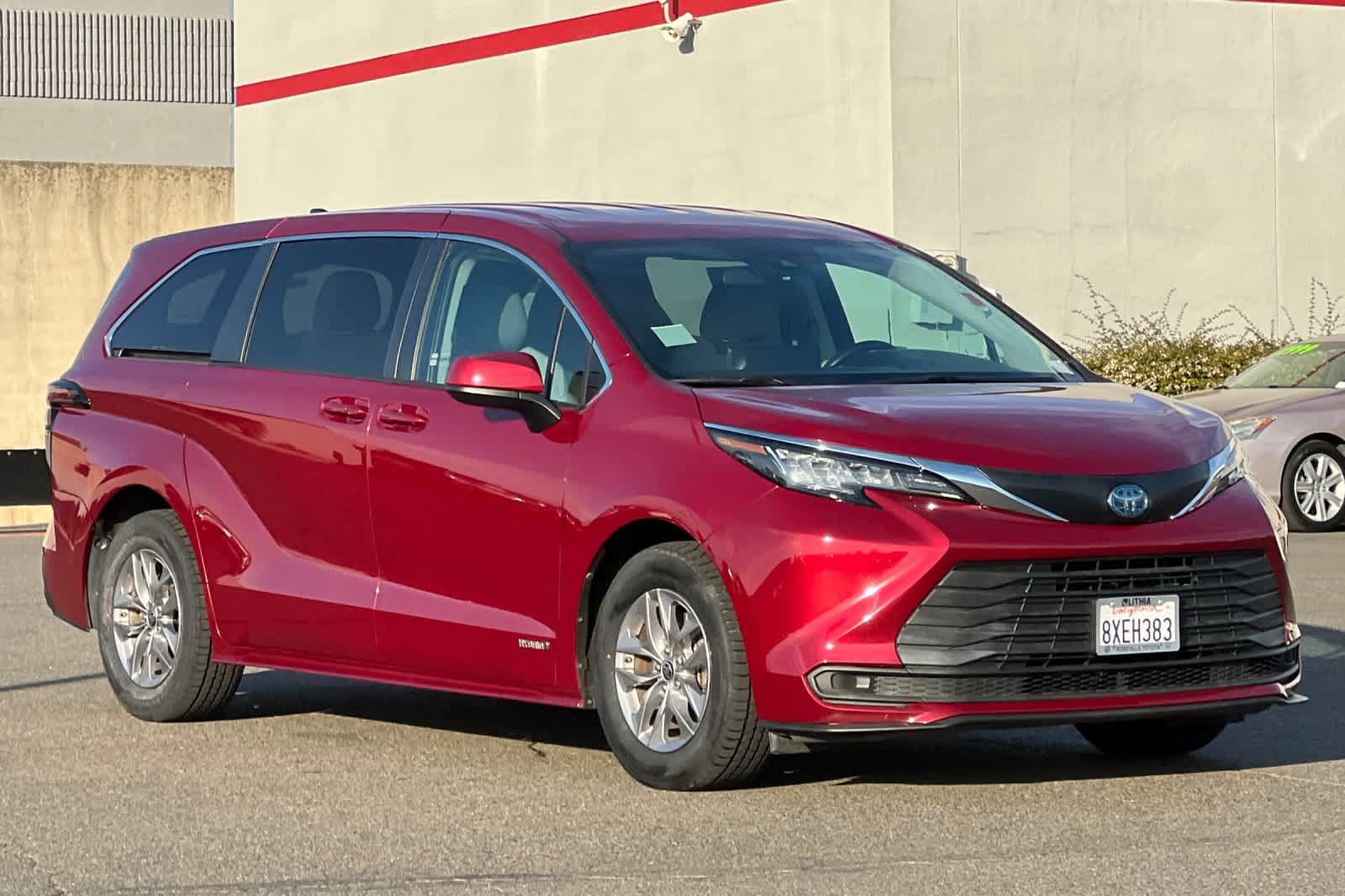 Certified 2021 Toyota Sienna LE FWD image 5