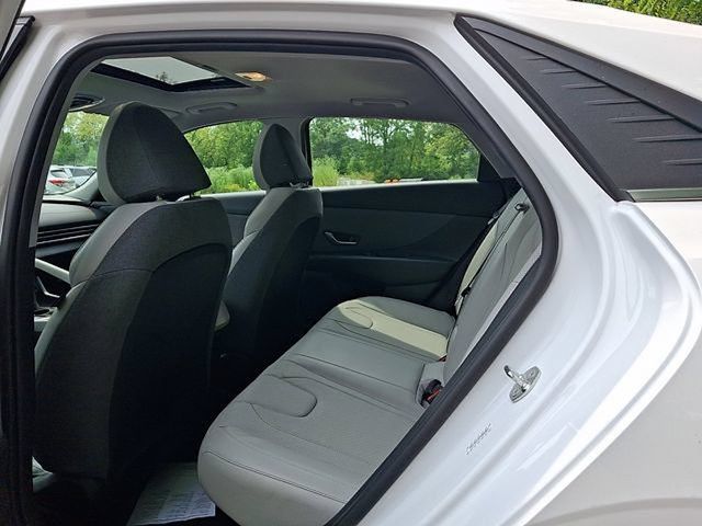 Certified 2023 Hyundai Elantra Limited w/ Cargo Package FWD image 41