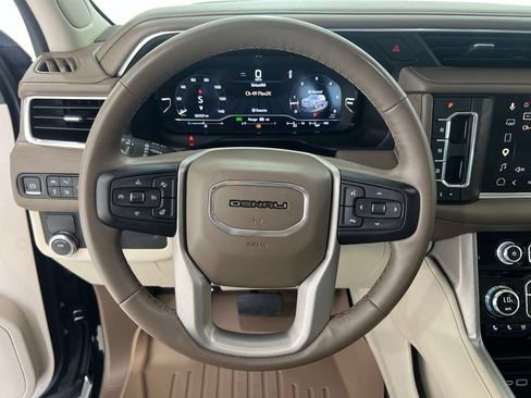 Used 2023 GMC Yukon Denali RWD image 11