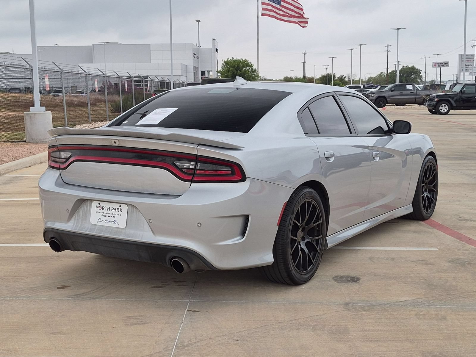 Used 2022 Dodge Charger R/T w/ Performance Handling Group RWD image 3