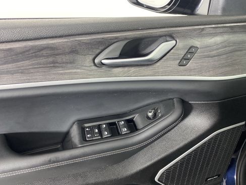 Used 2022 Jeep Grand Cherokee Limited 4xe w/ Luxury Tech Group II image 16