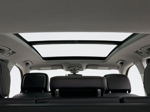 Used 2024 Audi Q5 e Premium w/ Convenience Package image 17