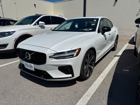 Used 2022 Volvo S60 B5 Inscription FWD image 3
