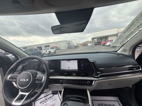 Used 2024 Kia Sportage EX image 10