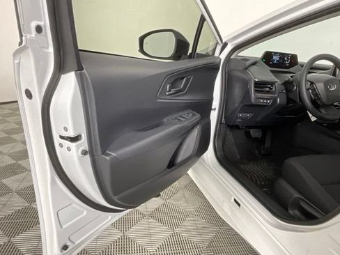 Used 2026 Toyota Prius Plug-In Hybrid FWD image 11