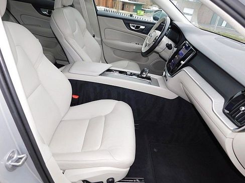 Certified 2024 Volvo V60 B5 Cross Country Plus image 21