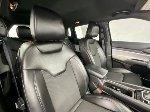 Used 2025 Jeep Compass Latitude image 14