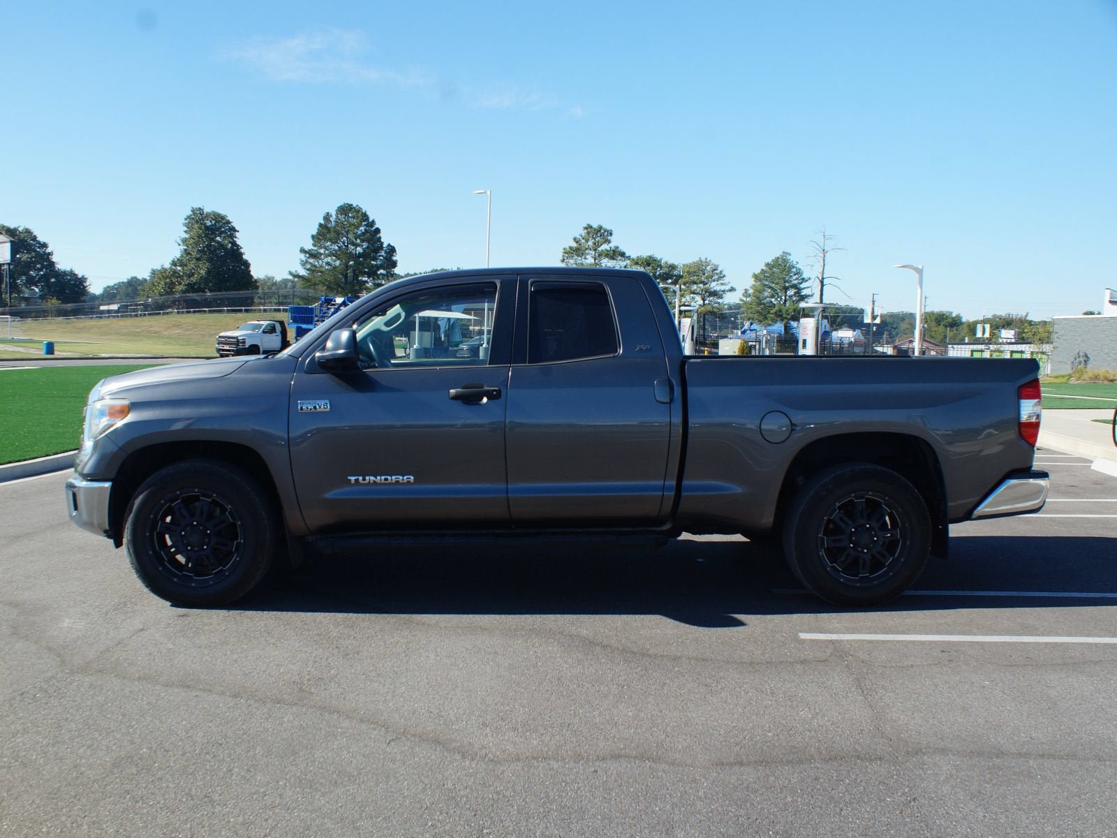 Used 2014 Toyota Tundra SR5 w/ SR5 Upgrade Package RWD image 11