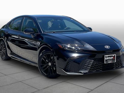 Used 2025 Toyota Camry SE FWD image 3
