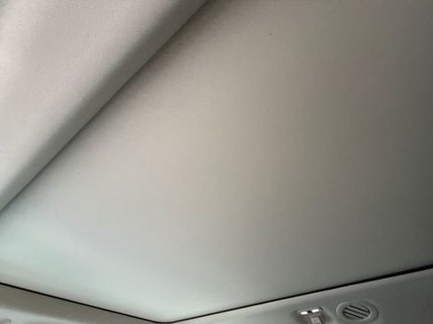 Used 2021 Ford Explorer XLT w/ Equipment Group 202A RWD image 17