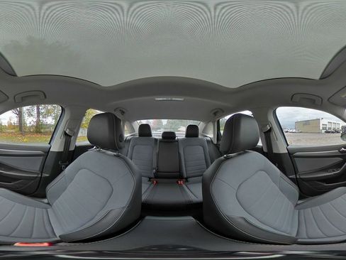 Used 2025 Volkswagen Jetta SE image 42