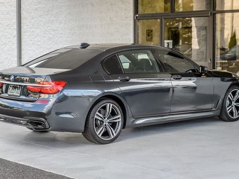 Used 2019 BMW 740i w/ M Sport Package RWD image 9