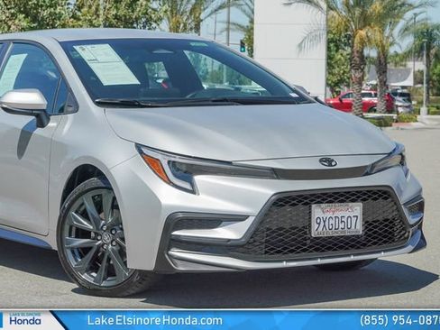 Used 2026 Toyota Corolla SE FWD image 2