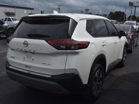 Used 2023 Nissan Rogue SV image 3