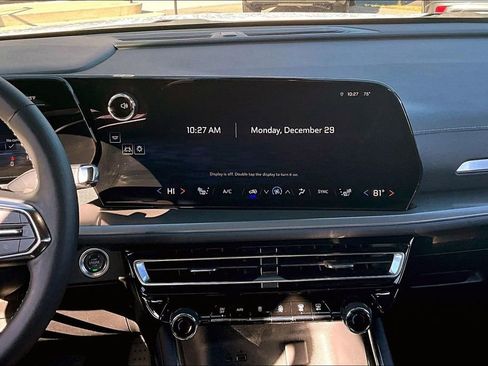 Used 2024 Chevrolet Traverse LS image 9