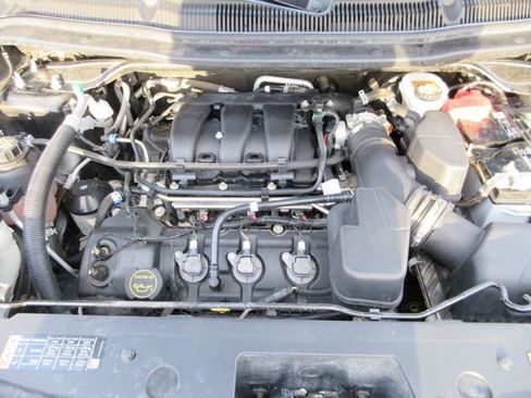 Used 2018 Ford Explorer XLT w/ Equipment Group 202A image 32