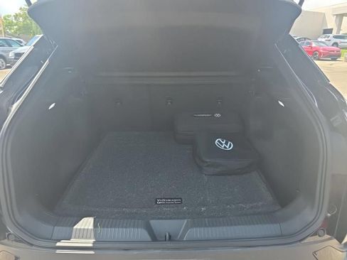 Used 2023 Volkswagen ID.4 Pro AWD/4WD image 11