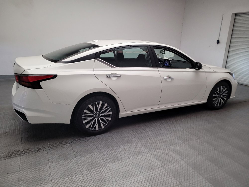 Used 2025 Nissan Altima 2.5 SV FWD image 10