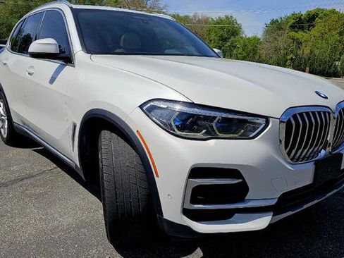 Used 2022 BMW X5 xDrive40i w/ Executive Package AWD/4WD image 3