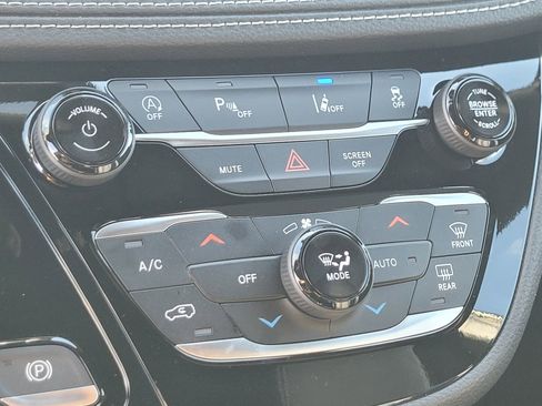 New 2026 Chrysler Pacifica Select image 17