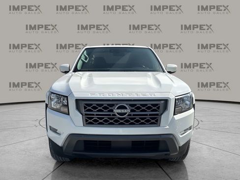 Used 2024 Nissan Frontier SV w/ SV Convenience Package image 8