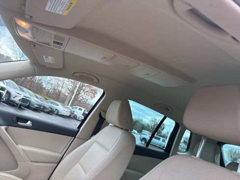 Used 2013 Volkswagen Tiguan SE image 10