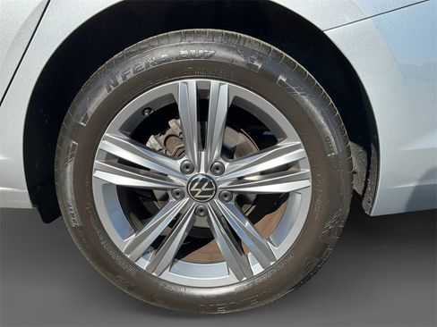 Used 2024 Volkswagen Jetta SE image 8