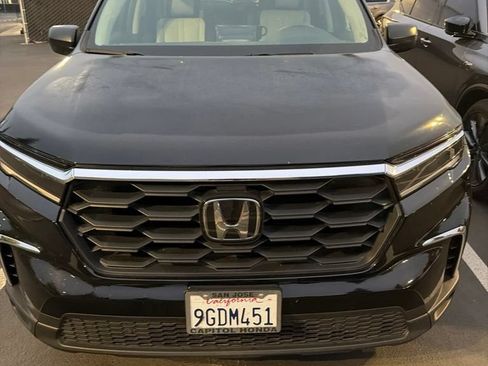 Used 2023 Honda Pilot LX image 1