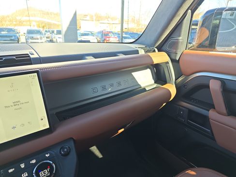 Certified 2025 Land Rover Defender 110 image 24