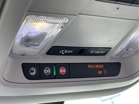 Used 2021 Chevrolet Traverse LT FWD image 20