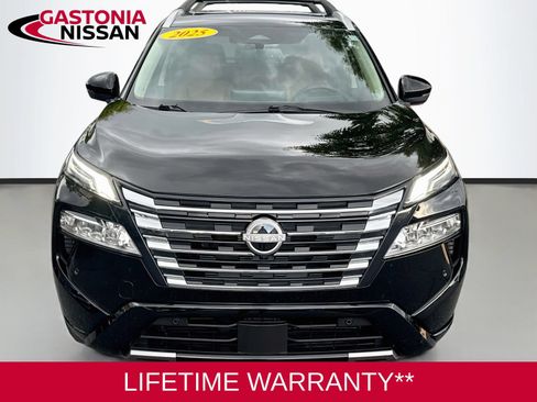 Used 2025 Nissan Rogue Platinum w/ Platinum Premium Package FWD image 2