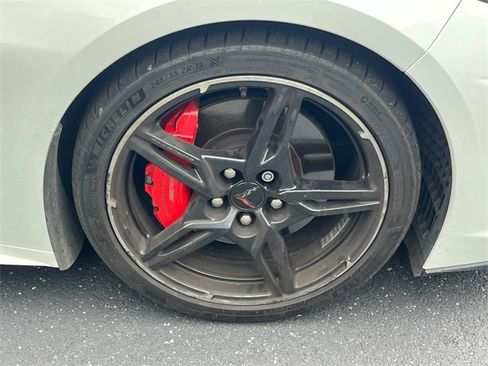 Used 2021 Chevrolet Corvette Stingray Premium Cpe w/ Z51 Performance Package image 9