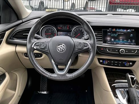 Used 2018 Buick Regal Essence image 5